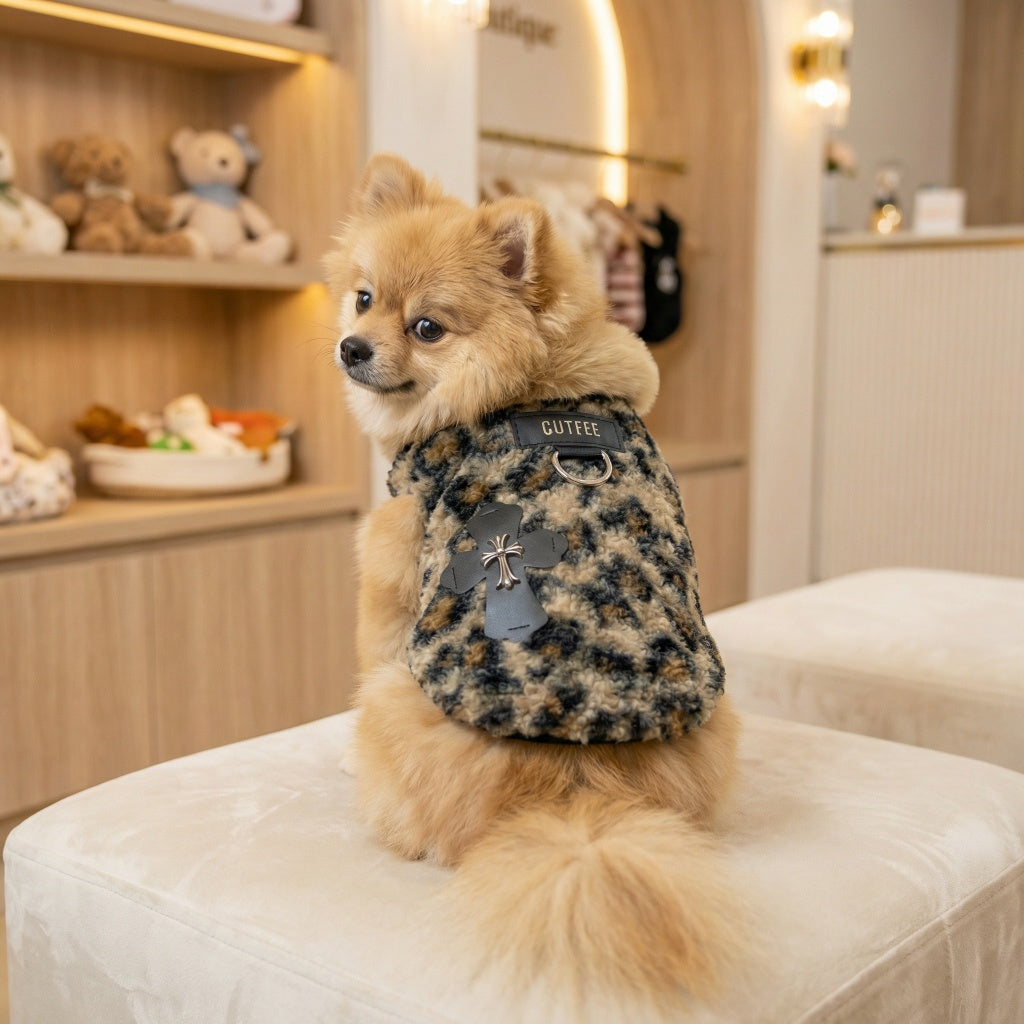 A fluffy Pomeranian dog looking back while wearing a trendy Y2K grey leopard print fleece winter jacket with a faux-fur collar and a built-in D-ring leash attachment for easy walking.
